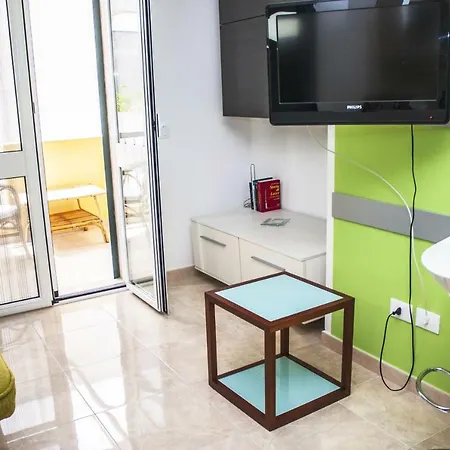 Con Piscina E Garage A 300 M Da E Centro